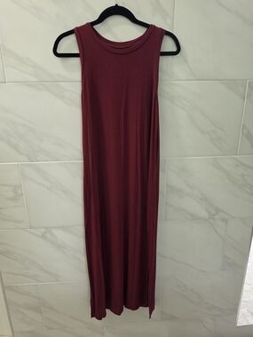 Time and Tru Sleeveless Maxi Dress in Wine